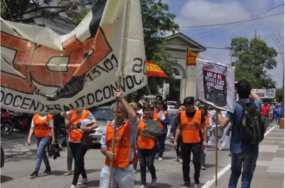 Docentes autoconvocados exige un salario básico de $1.400.000 y confirmó adhesión al paro nacional | GuauFormosa