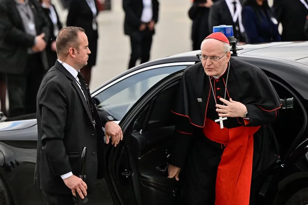 El h&uacute;ngaro Peter Erd&ouml; representa un contraste conservador frente a las pol&iacute;ticas progresistas de Francisco
