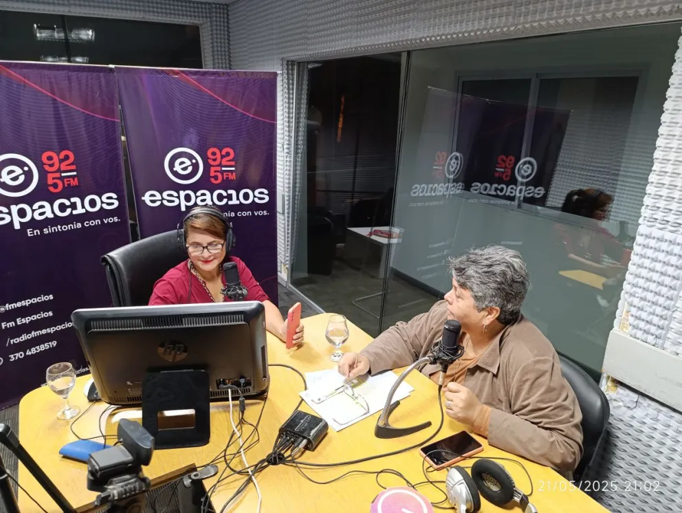 La Lic. Liliana Palma, conductora de Hora 20, junto a Nilda Patiño