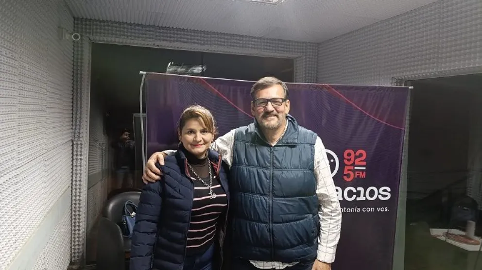 Guanes visit&oacute; el estudio de FM Espacios