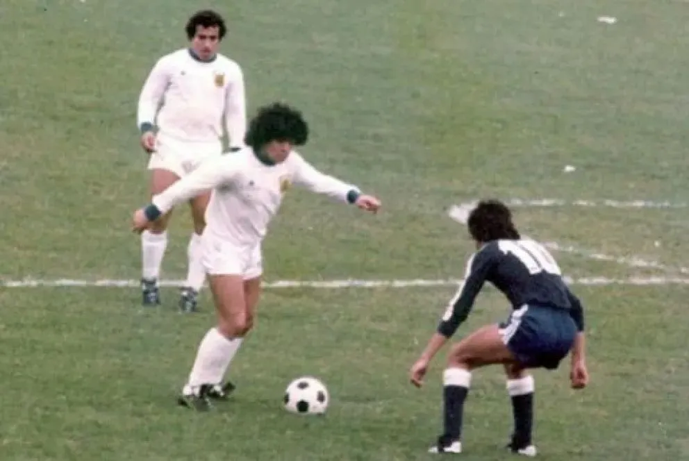 MARADONA EN EL ANTONIO ROMERO (CRÉDITO A QUIÉN CORRESPONDA)
