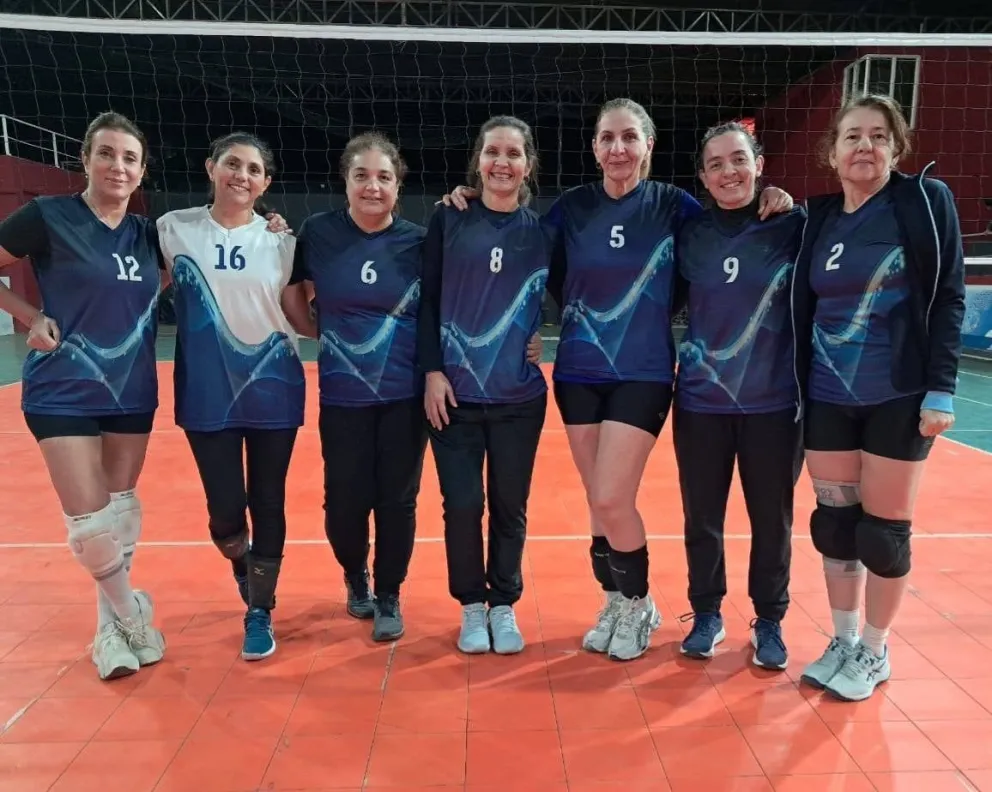 FOTO: Equipo femenino M40 de Las Golos que compite en el certamen de la Capitalina.