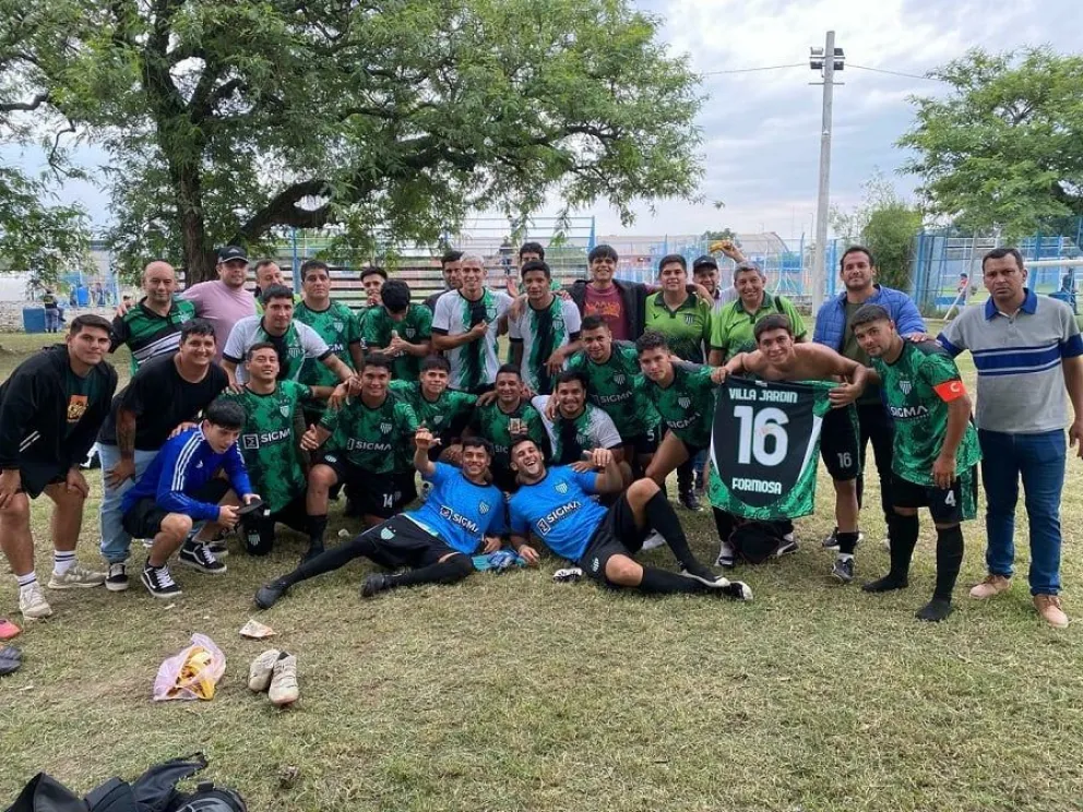 FOTO: Equipo de Villa Jardín que alcanzó el objetivo de mantener la plaza en la Primera A.