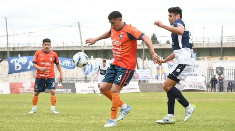 FOTO: San Martín no pudo sostener la paridad frente a Sarmiento de La Banda.