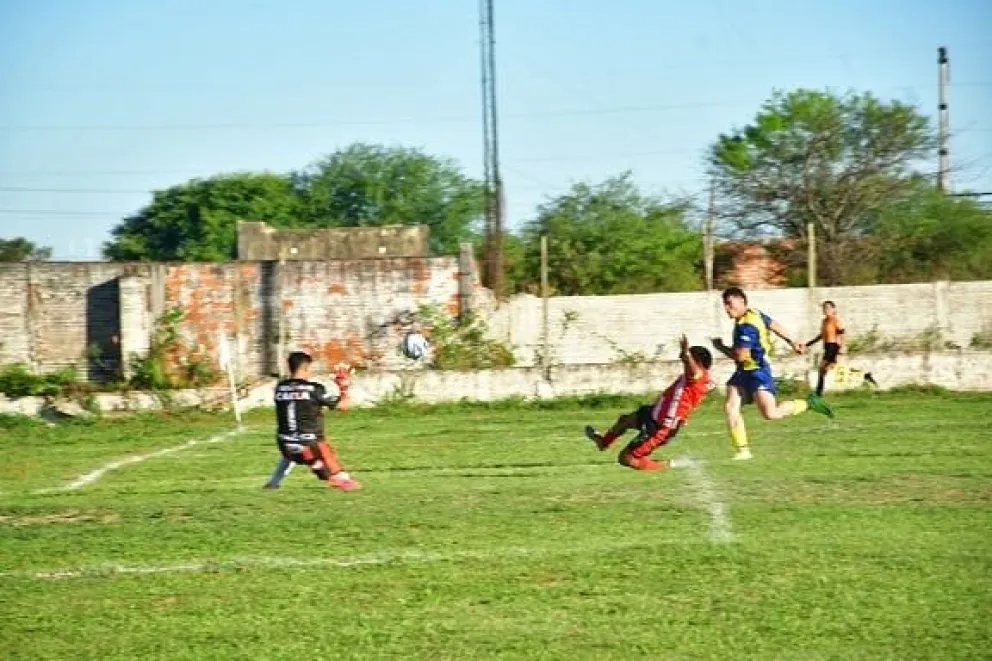 FOTO: Golazo de Guillermo Romero frente al Deportivo Tablita.