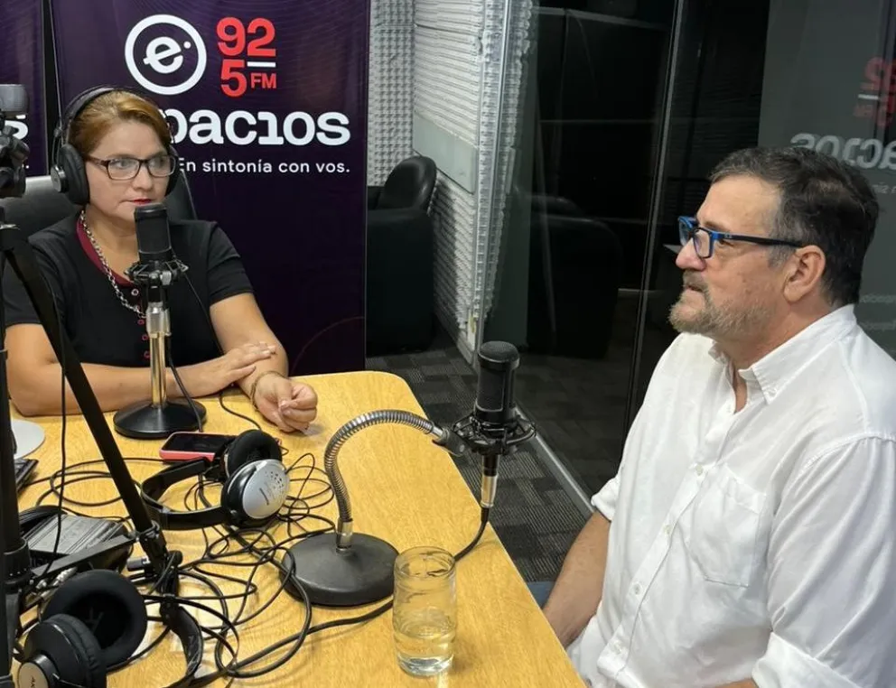 La conductora Liliana Palma junto al dirigente Mariano Guanes