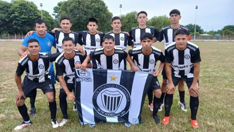 FOTO: Equipo de Sudamérica, que representa a la Liga de Fútbol de Laguna Blanca.