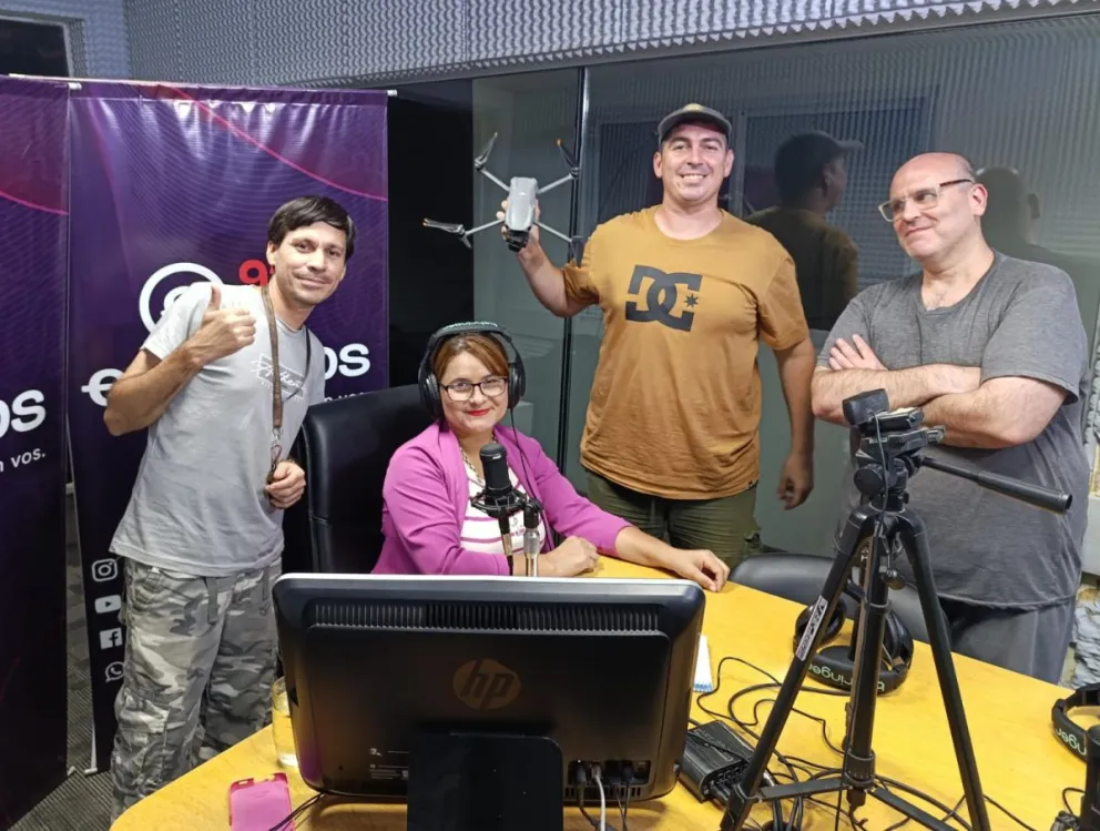 El equipo de "Sobre Rieles Argentinos" con la conductora Liliana Palma.