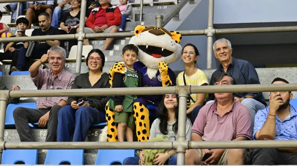 El público formoseño presente en cada juego de local.