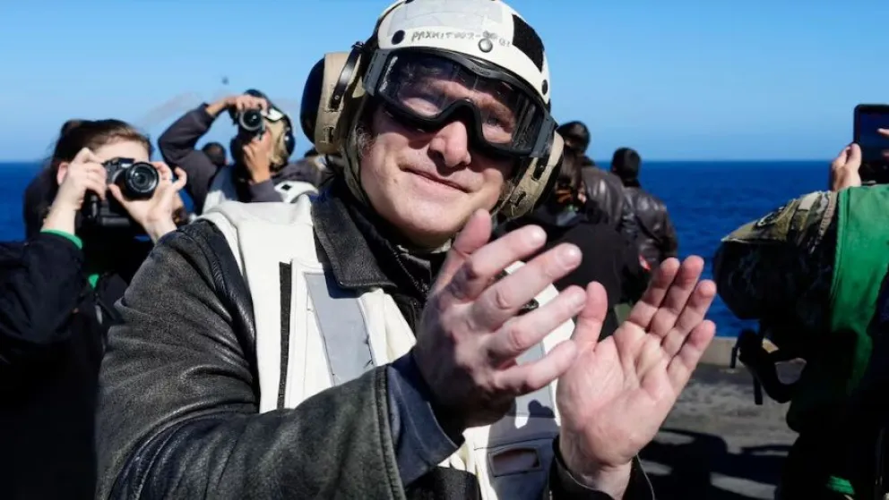 Javier Milei, en el portaviones estadounidense USS Nimitz.