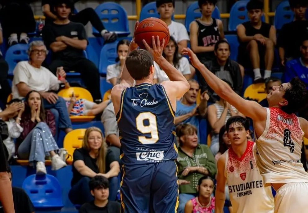 FOTO: Un pasaje del partido que Sarmiento y Estudiantes.