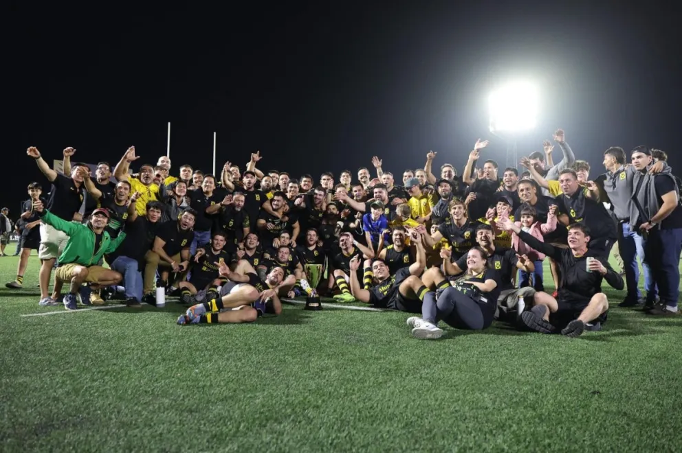 FOTO : Todo CURDA festejó la conquista del Torneo Integración.