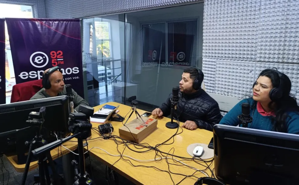 Los asesores de Le Rocher visitaron los estudios de FM Espacios.