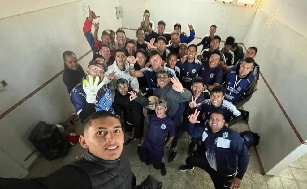 FOTO: El festejo de Municipal de Laishí tras imponerse en el clásico.