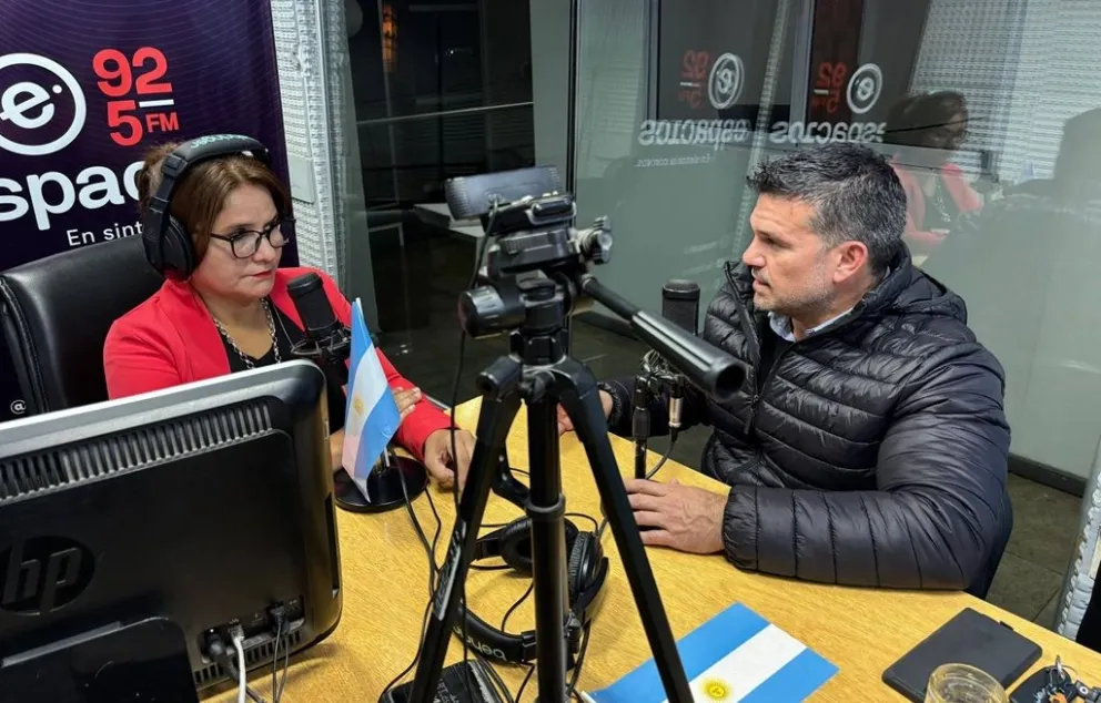 La conductora Liliana Palma junto al invitado Pablo Córdoba.