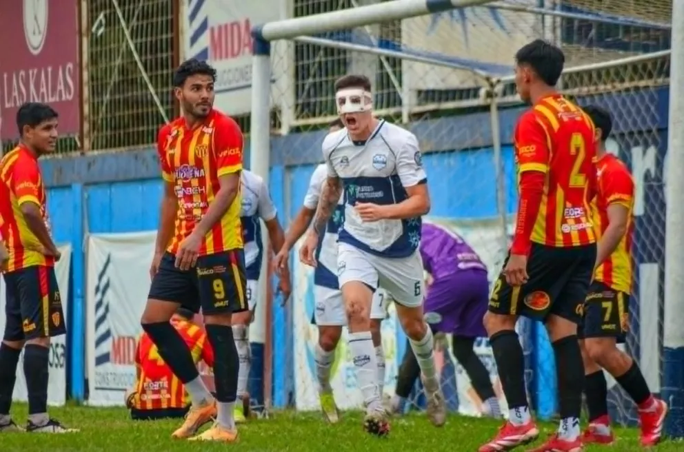 FOTO: Dylan Leiva el defensor cordobés festeja su gol, el segundo de San Martín frente a Sarmiento.