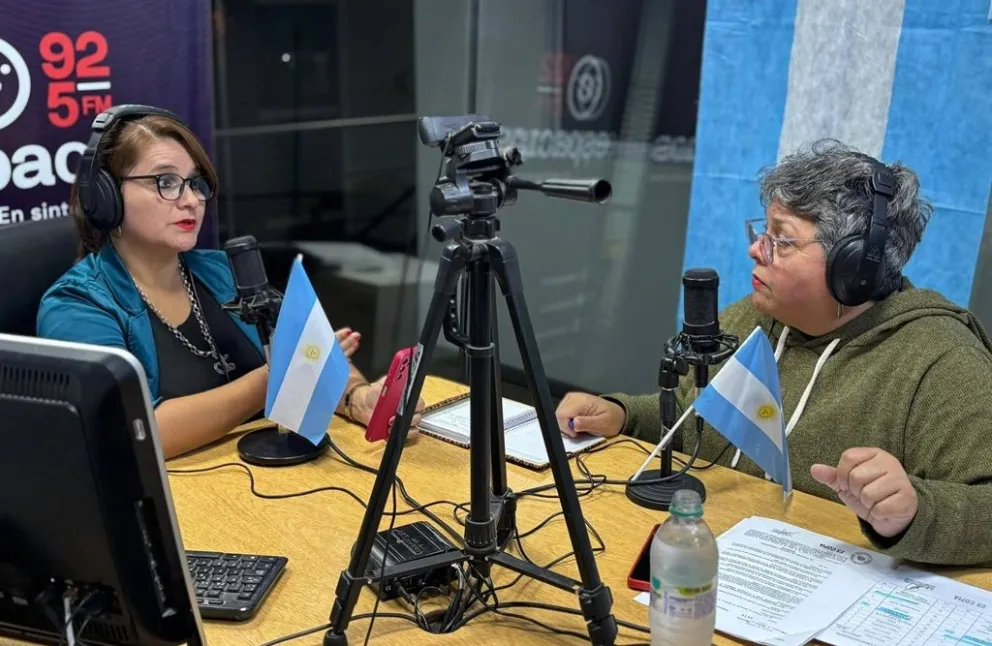 La conductora Liliana Palma junto a la invitada Patiño.