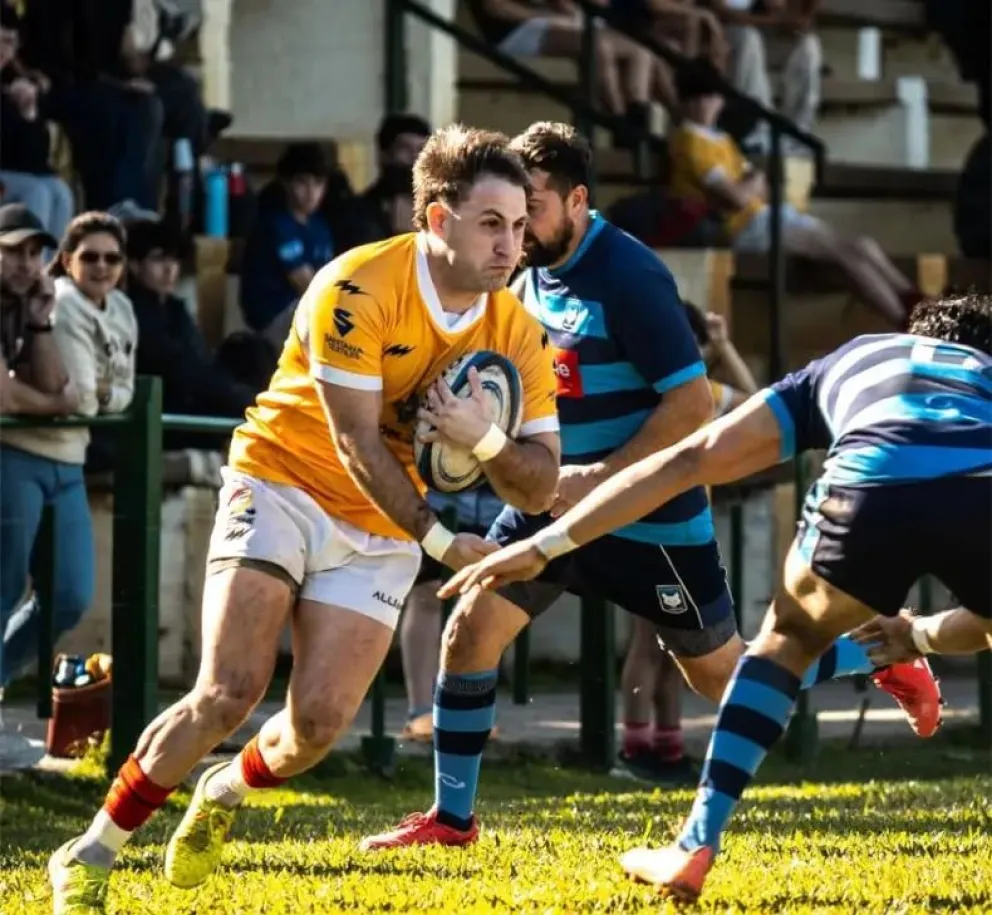 FOTO: Un pasaje del duelo entre CURNE y Aguará.