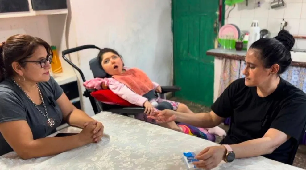 Liliana Palma visitó la casa de Valentina y dialogó con la familia.