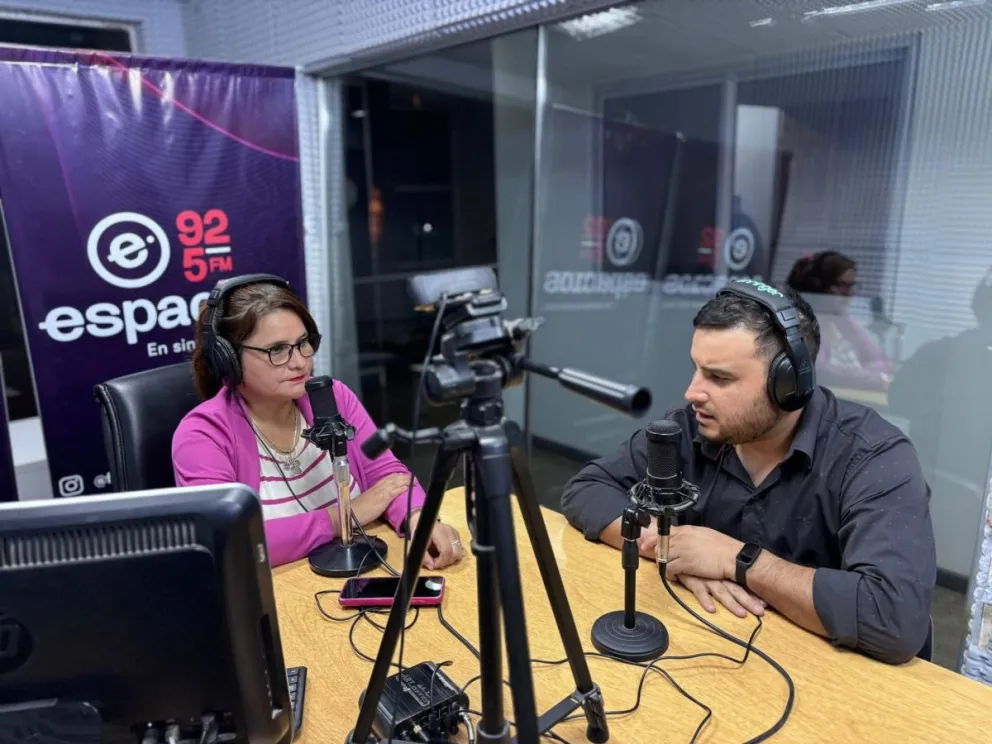 Liliana Palma junto al invitado Hernán Delgado.